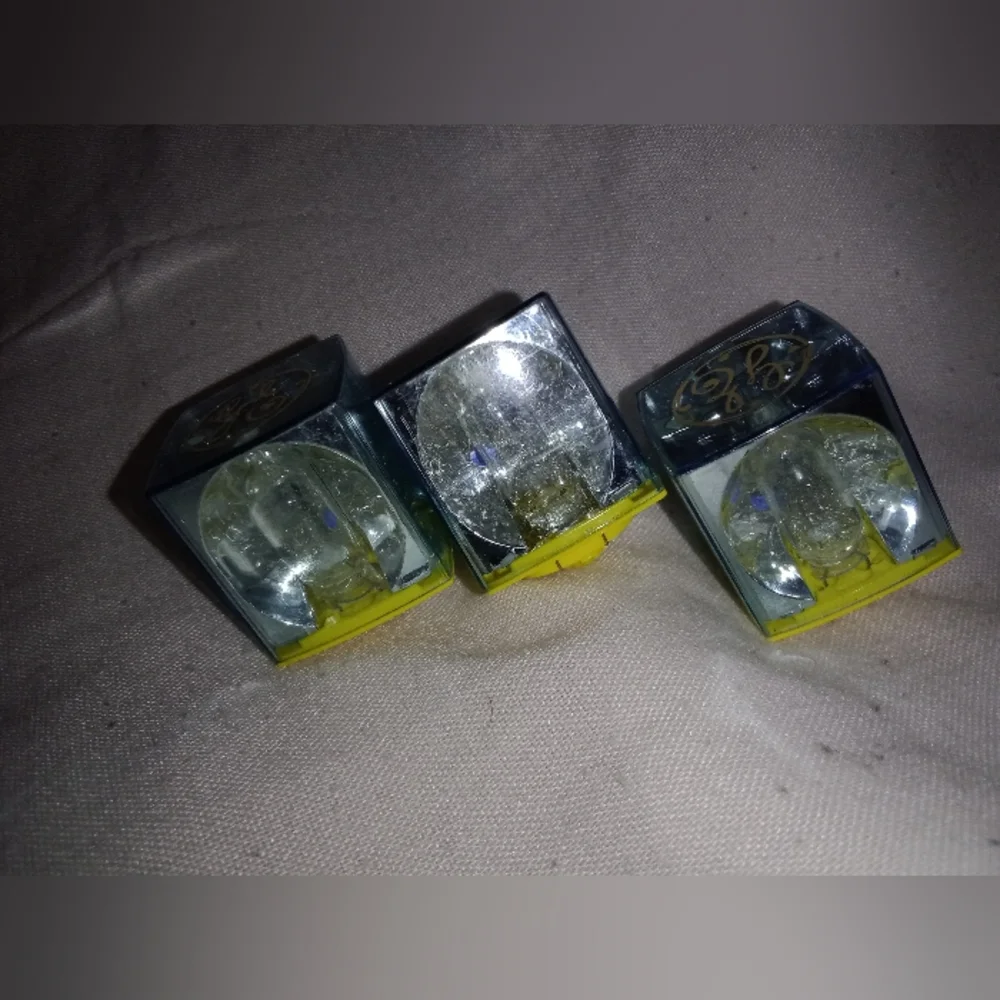 Vintage GE Camera Flash Cubes Read Description